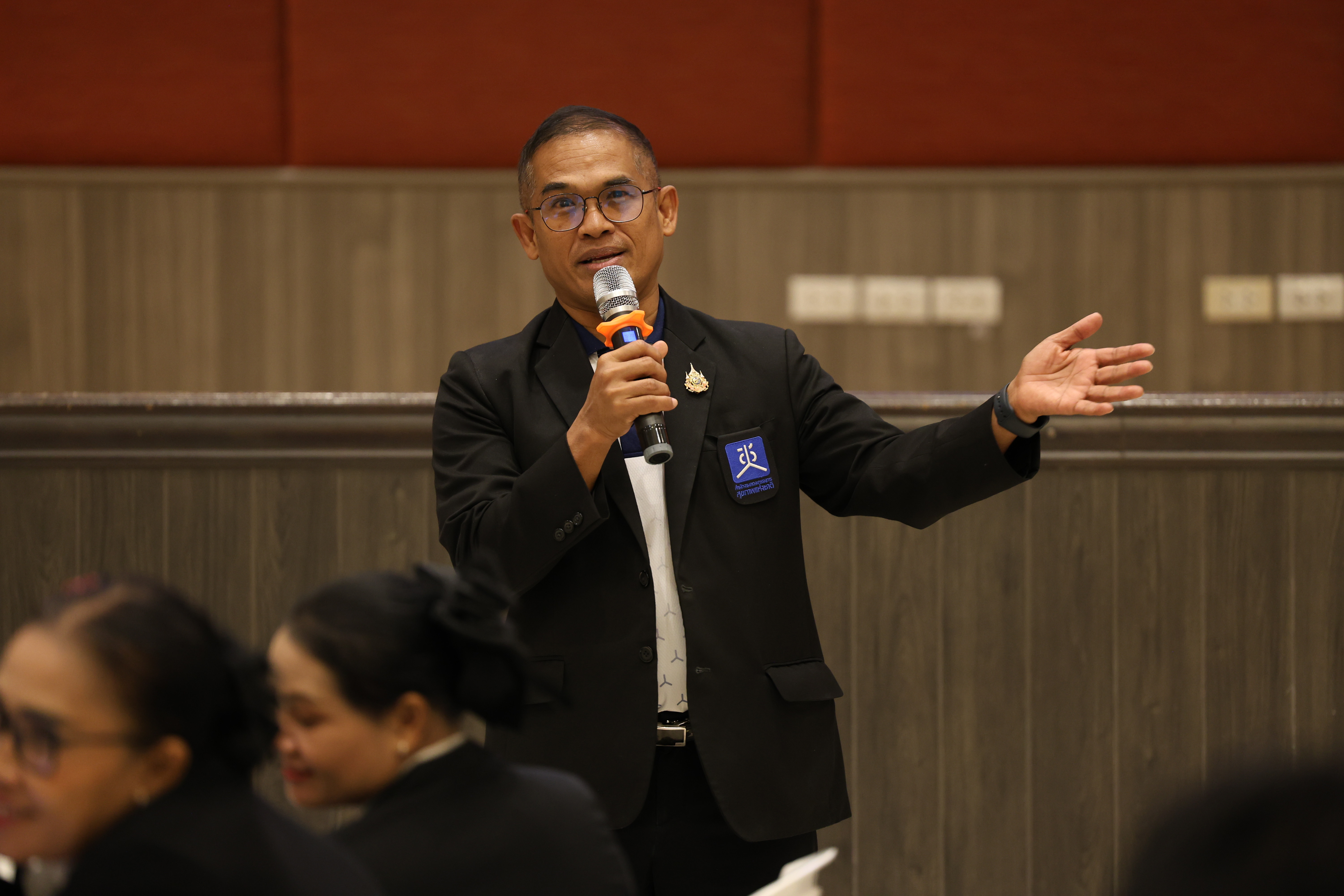 นพ.อภิชาติ รอดสม