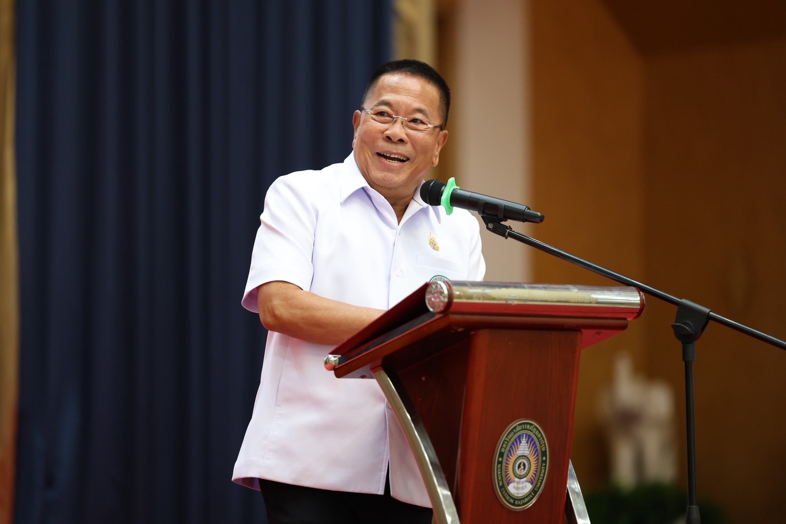 อนุชา สะสมทรัพย์