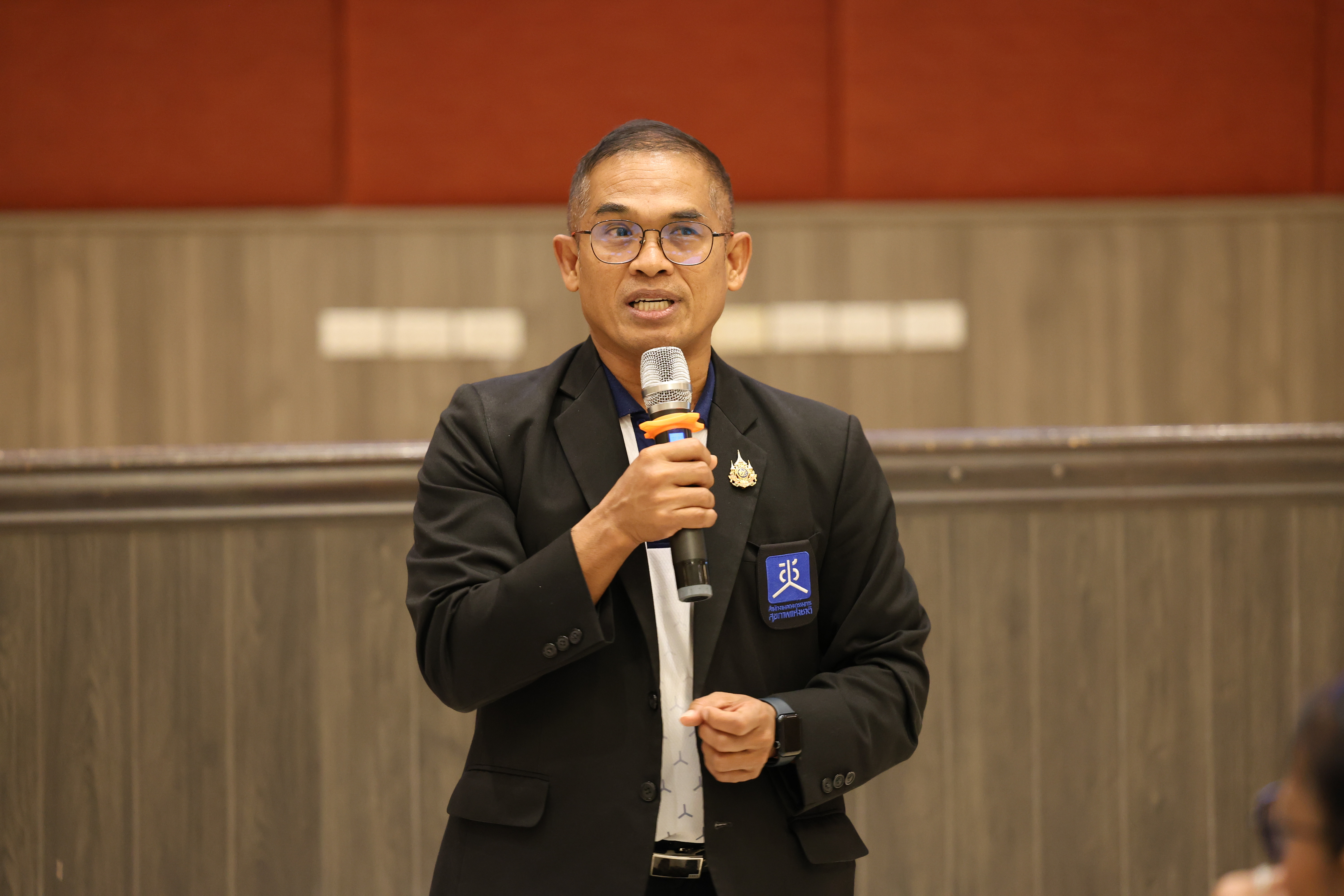 นพ.อภิชาติ รอดสม