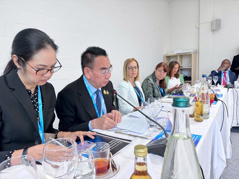 A group of people sitting at a tableAI-generated content may be incorrect.