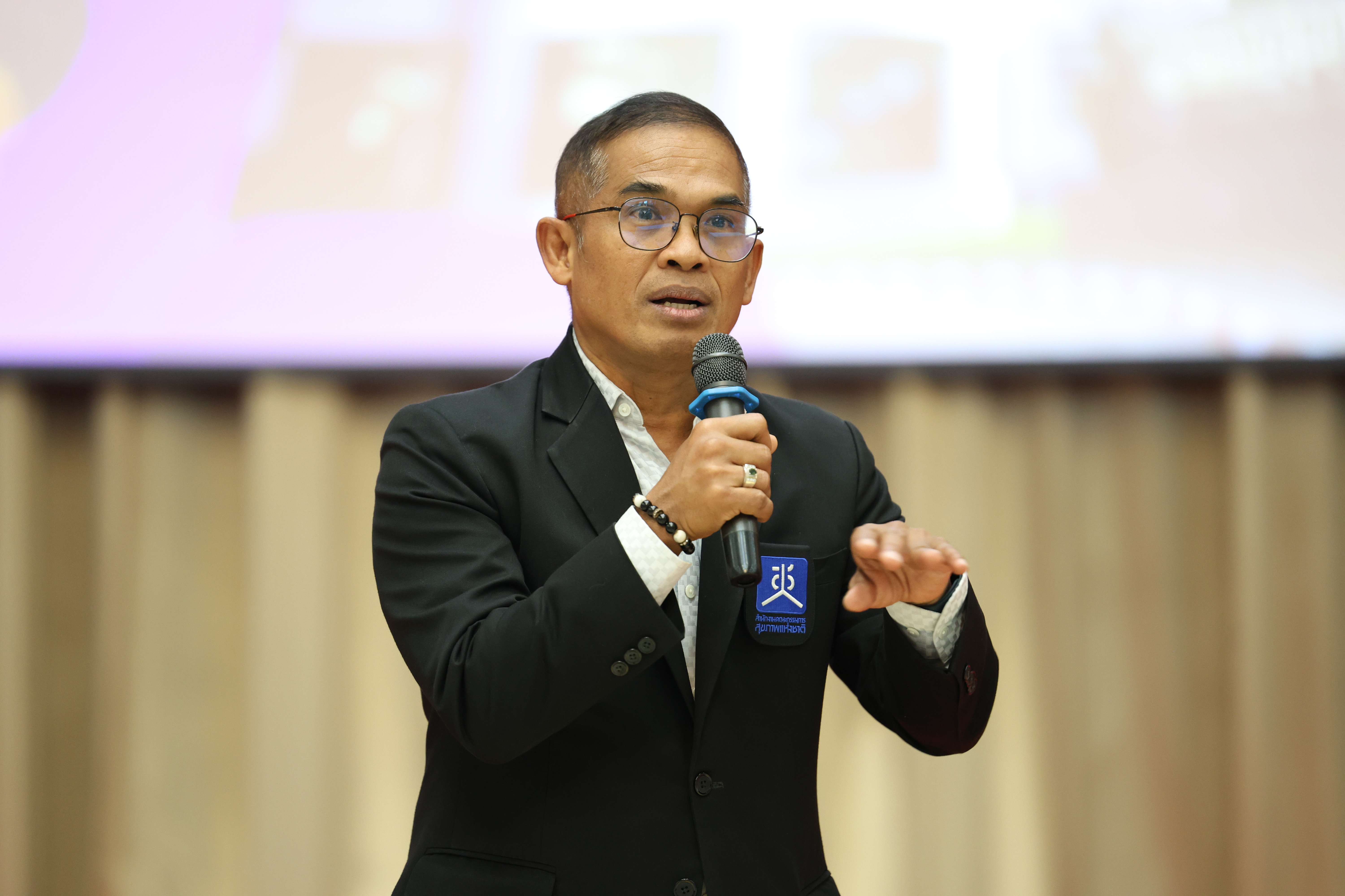 อภิชาติ รอดสม